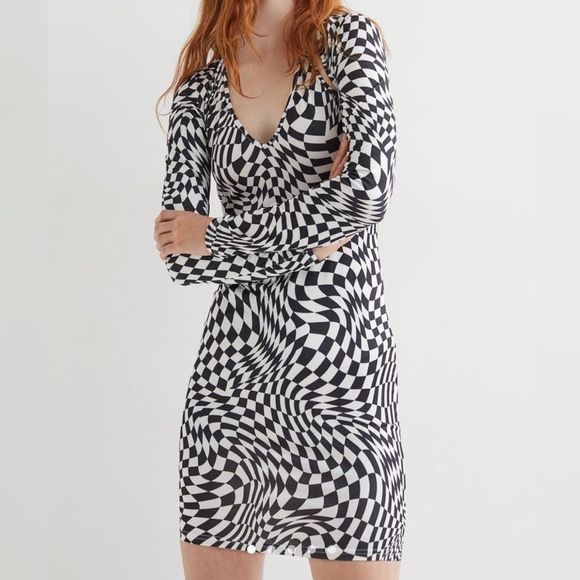 NWT H&M fitted dress black and white, small, geometric print, summer, spring - Picture 4 of 4